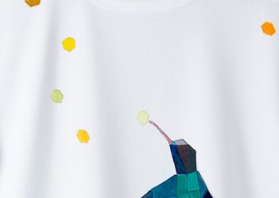 Detalle camiseta básica Artee Blue Colibri Lefugu