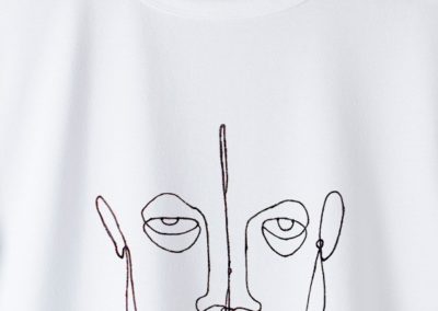 Detalle camiseta básica Artee Wire Man Lefugu